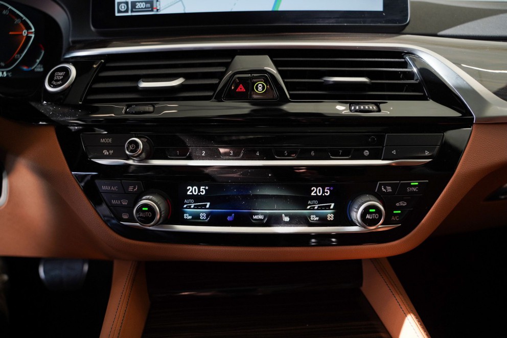 Afbeelding 18 van de BMW 5 Serie Touring 530i High Executive