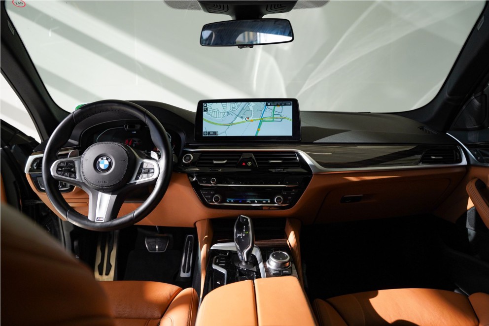 Afbeelding 3 van de BMW 5 Serie Touring 530i High Executive