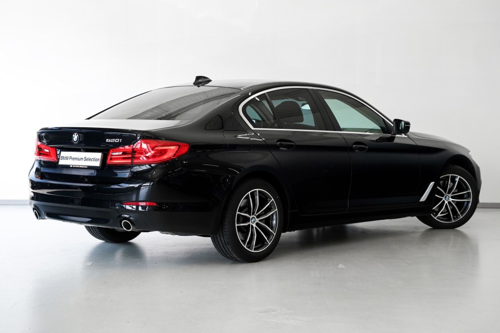 Afbeelding 2 van de BMW 5 Serie Sedan 520i High Executive